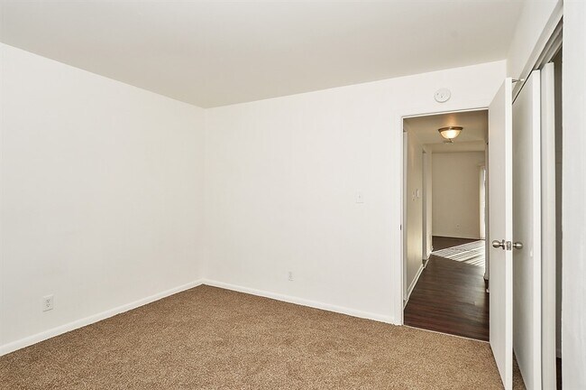 Foto del edificio - The Cedars Apartment Homes