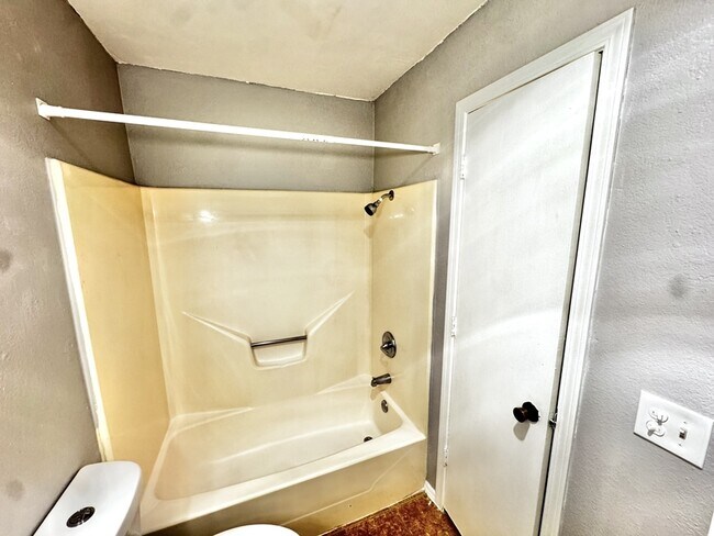 Foto del edificio - 4110 Faith Rd