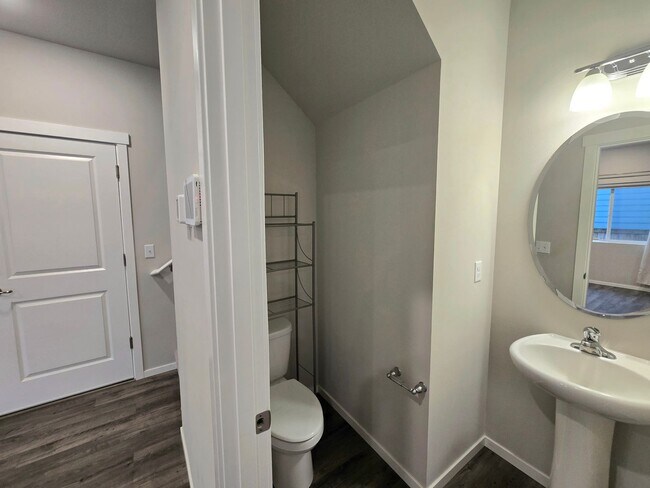 Foto del edificio - 3 Bedroom 2.5 Bath Home in Stanwood - Pet Friendly!