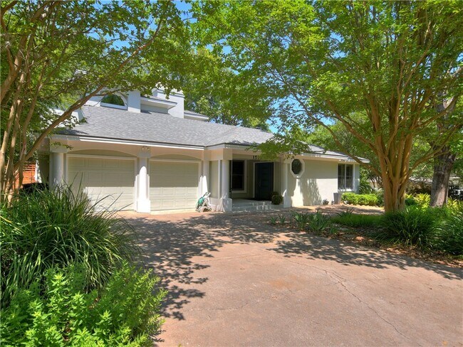 Foto del edificio - 1510 W 32nd St