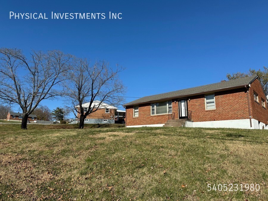 Primary Photo - Classic American Brick Ranch