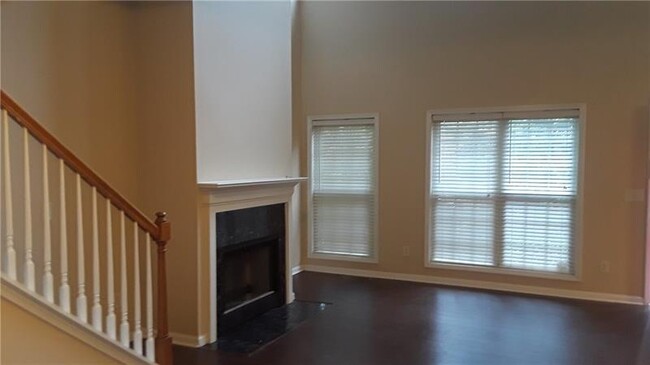 Building Photo - 3299 Hampton Green Way
