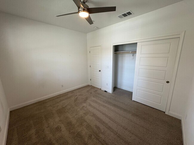 Foto del edificio - NW Two story home available now!