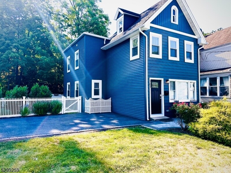 Primary Photo - 161 Willowdale Ave