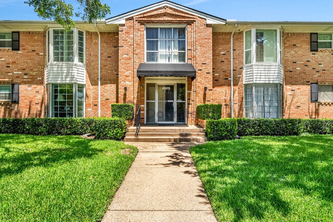 Building Photo - 6009 Sandhurst Ln