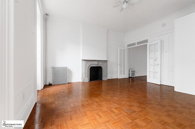 Foto del edificio - Cobble Hilll One-Bedroom with Classic Brow...