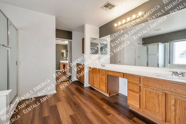 Foto del edificio - 629 E Saddle Way