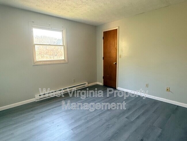 Building Photo - 184 Wyndale Dr