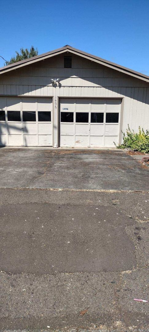 Building Photo - Wonderful 3 -bedroom with Garage