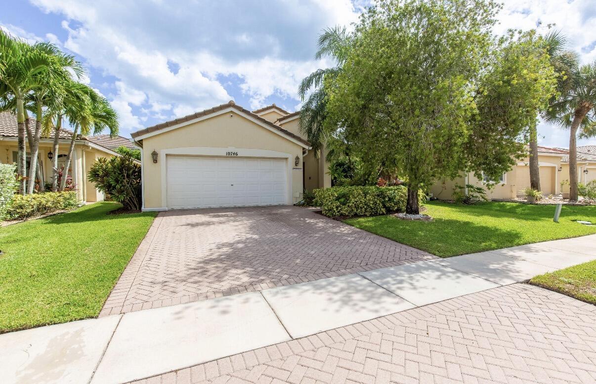 Primary Photo - 10746 Oak Bend Way