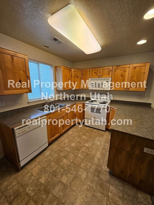 Foto del edificio - 3 Bedroom Townhome in Ogden