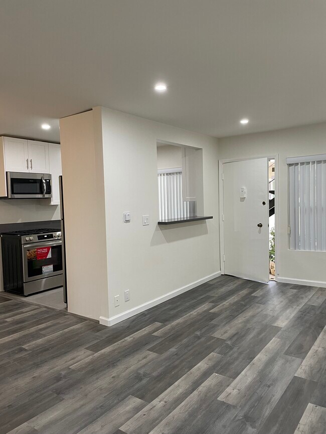 Foto del edificio - 4855 Elmwood Ave