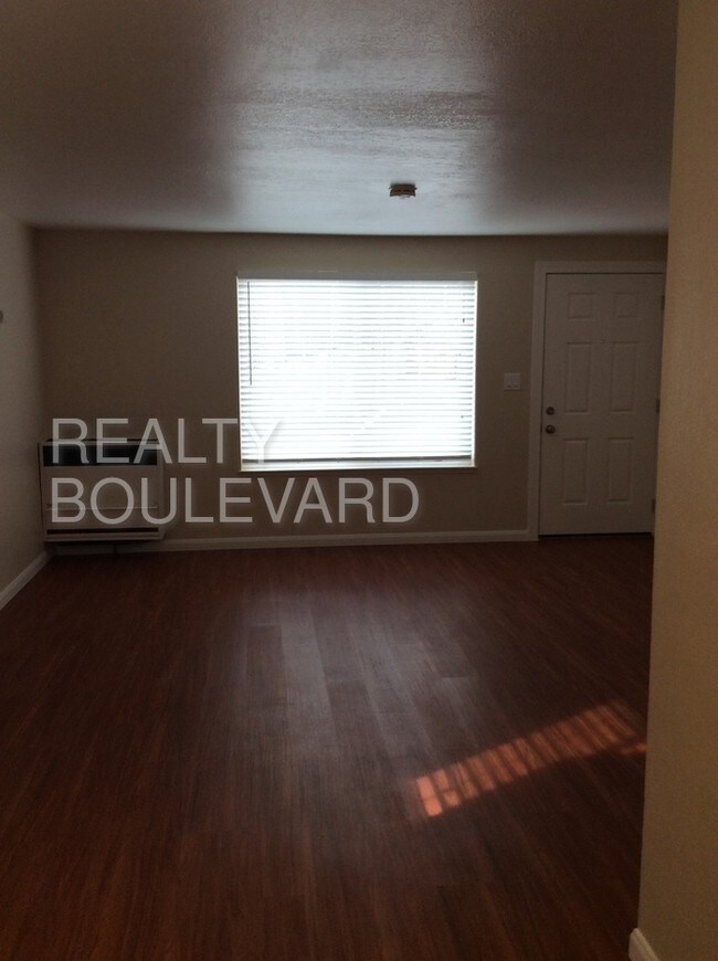 Building Photo - 2025 Wedekind Rd