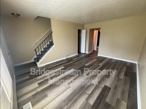 Building Photo - 967 Taylorsview Dr
