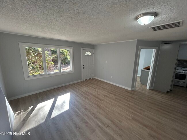 Foto del edificio - 1330 N Howe St