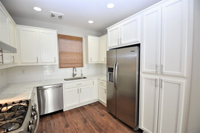 Building Photo - 845 Bronze Ln