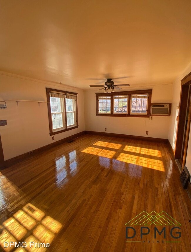 Building Photo - 4 br, 2 bath House - 2311 Vine St.