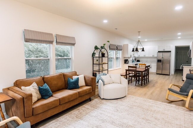 Building Photo - 215 Kerr Ave