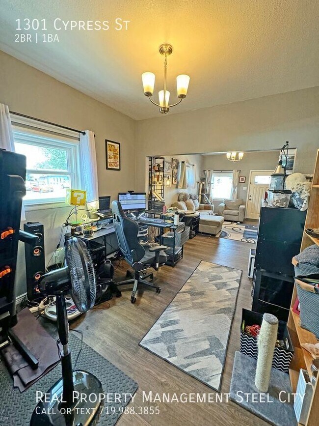 Building Photo - Charming 2-Bed, 1-Bath Home with Bonus Roo...