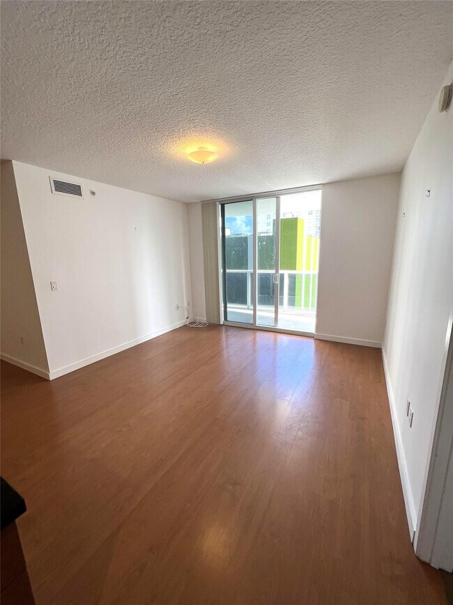 Foto del edificio - 601 NE 23rd St