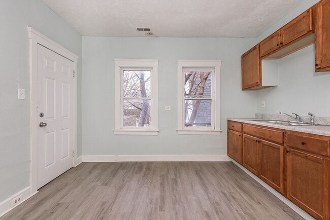 Building Photo - 2307 Garden Ave