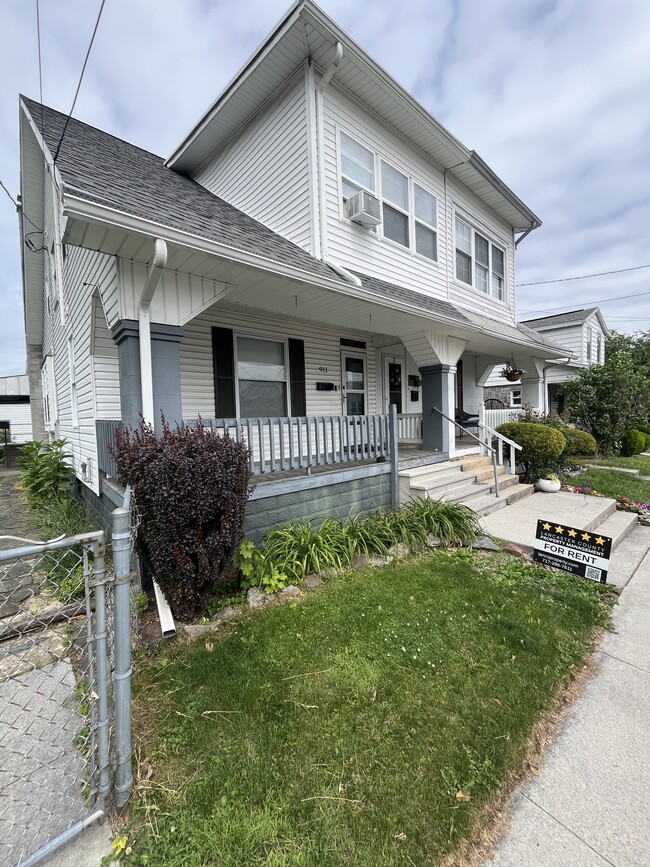 Building Photo - 911 Kreider St