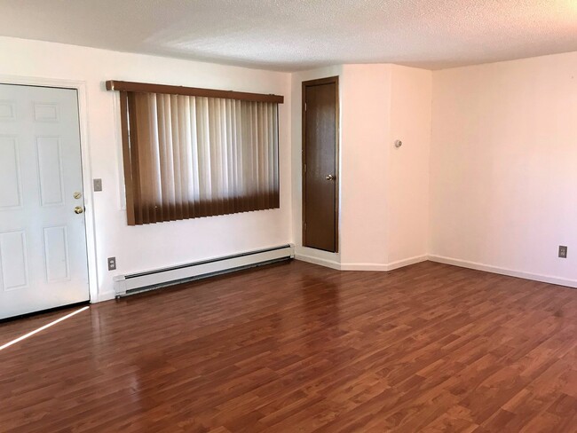 Building Photo - 1531 Northview Dr