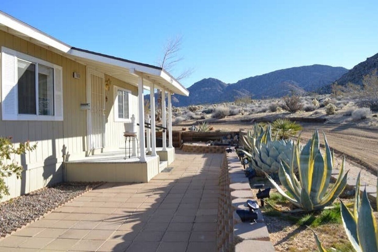 Foto principal - Quiet with Great Views! Available 11/1/25!