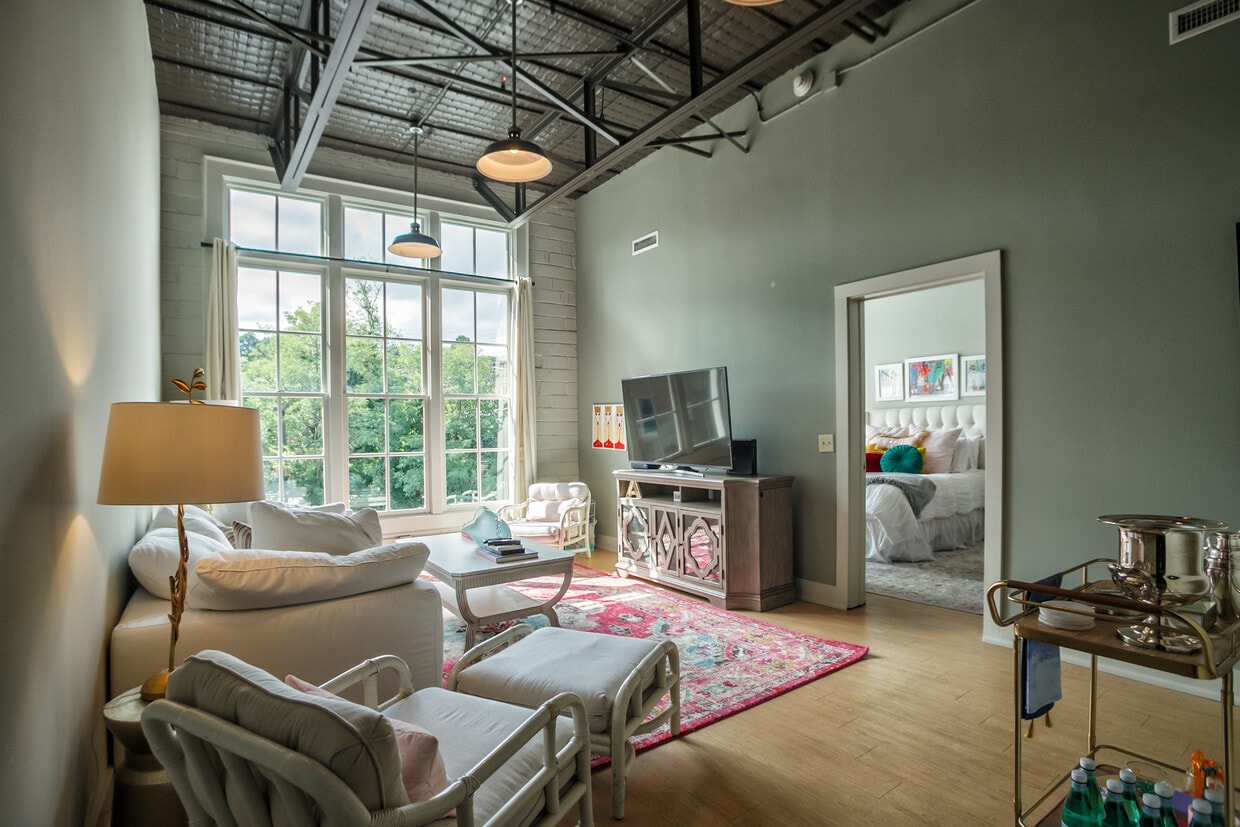 Foto principal - 509 W Spring St