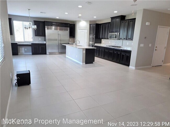 Building Photo - 3 br, 2.5 bath House - 3402 Par One Pl