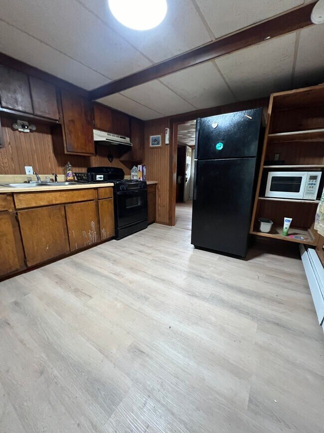 Building Photo - 428 Genet