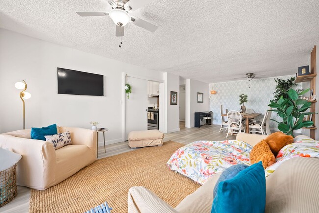 Building Photo - Kakaako Royal Court 2 Bedroom 2 Bathroom 1...