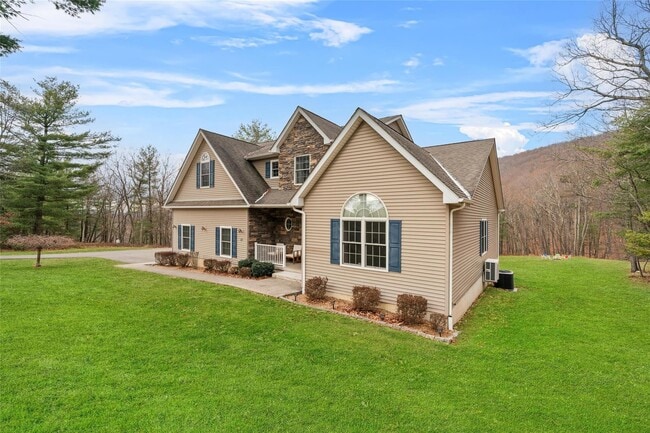 Building Photo - 22 Apple Hill Dr