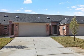 Building Photo - 7614 Woodford Ave