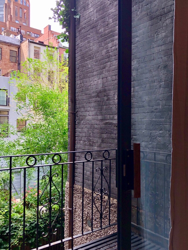 Foto del edificio - 131 E 35th St