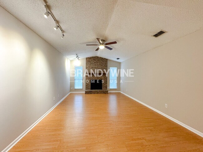 Foto del edificio - 14280 Falconhead Dr