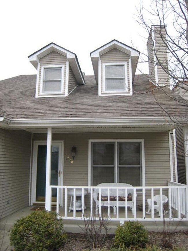 Building Photo - 2 bed + Bonus Room - Great School District...