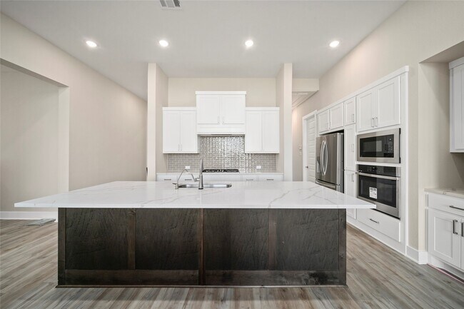 Foto del edificio - 5914 Emerald Ranch Ln