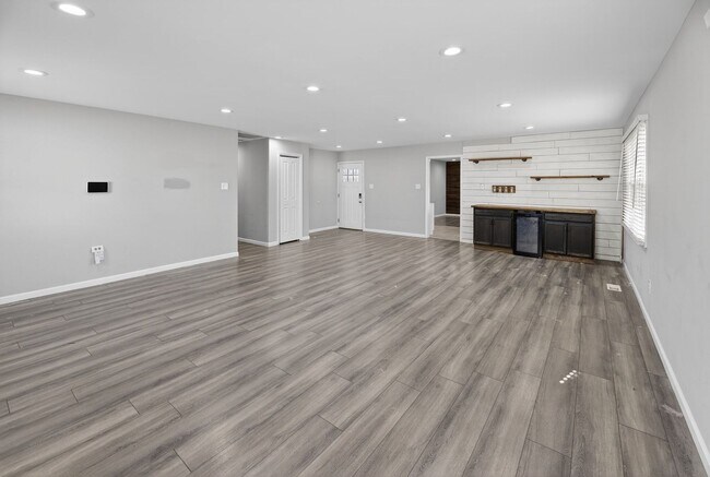 Building Photo - 55 Ember Ln