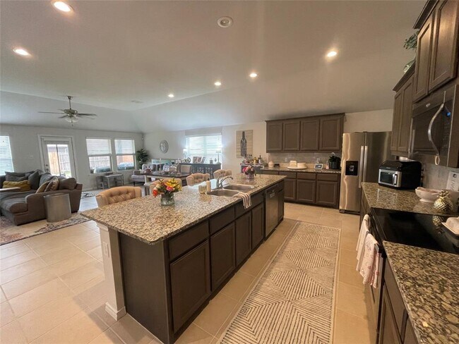 Foto del edificio - 2521 Weatherford Heights Dr