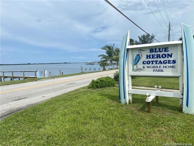 Foto del edificio - 4800 NE Blue Heron Ln