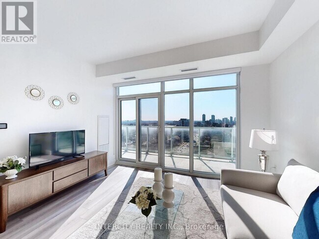 Photo du bâtiment - 3220 Sheppard Ave E