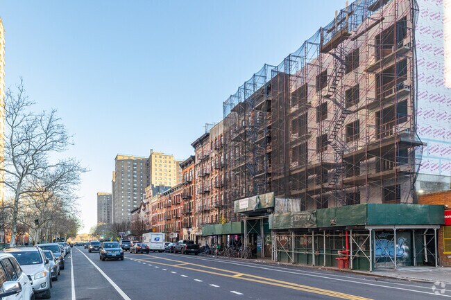 Foto del edificio - 308 E 106th St
