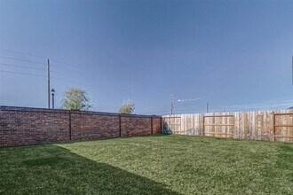 Building Photo - 5819 Majestic Sky Dr