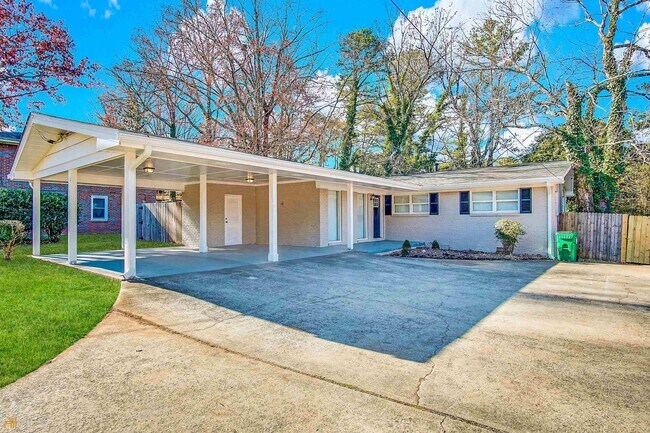 Building Photo - 2131 Columbia Dr