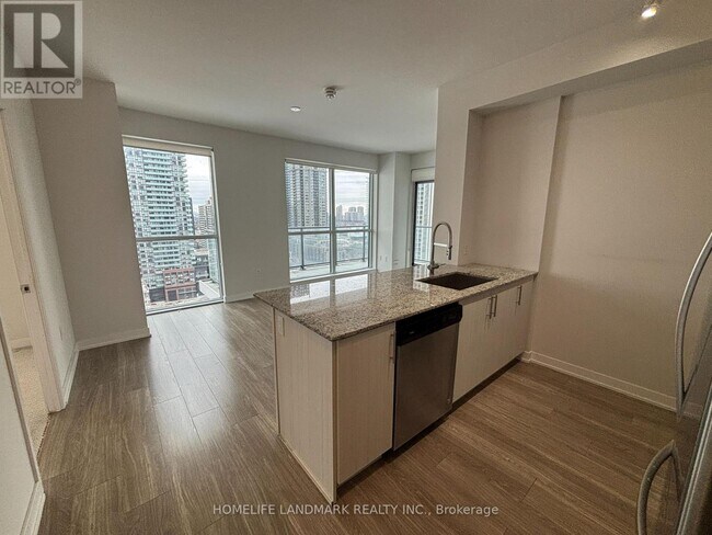 Photo du bâtiment - 4085 Parkside Village Dr