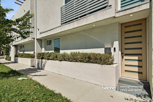 Foto del edificio - 5424 Camellia Ave