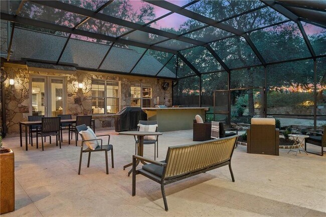 Foto del edificio - 7228 Oak Shores Dr
