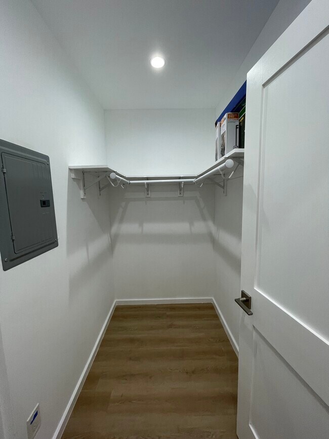 Foto del edificio - 2806 S Barrington Ave