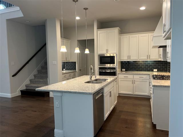Building Photo - 3560 Sevilla Dr